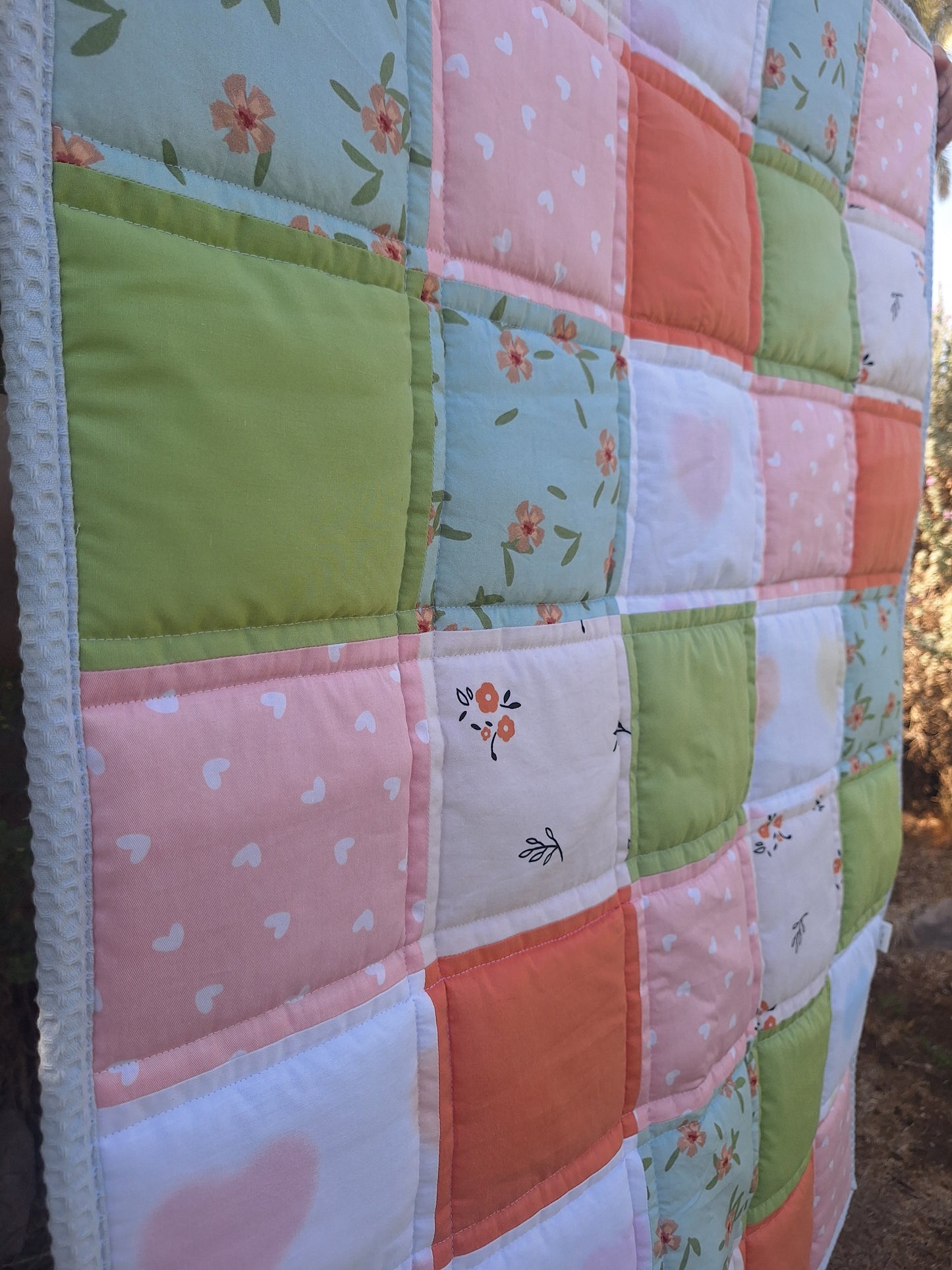 שמיכת טלאים לתינוק- פרחים ולבבות